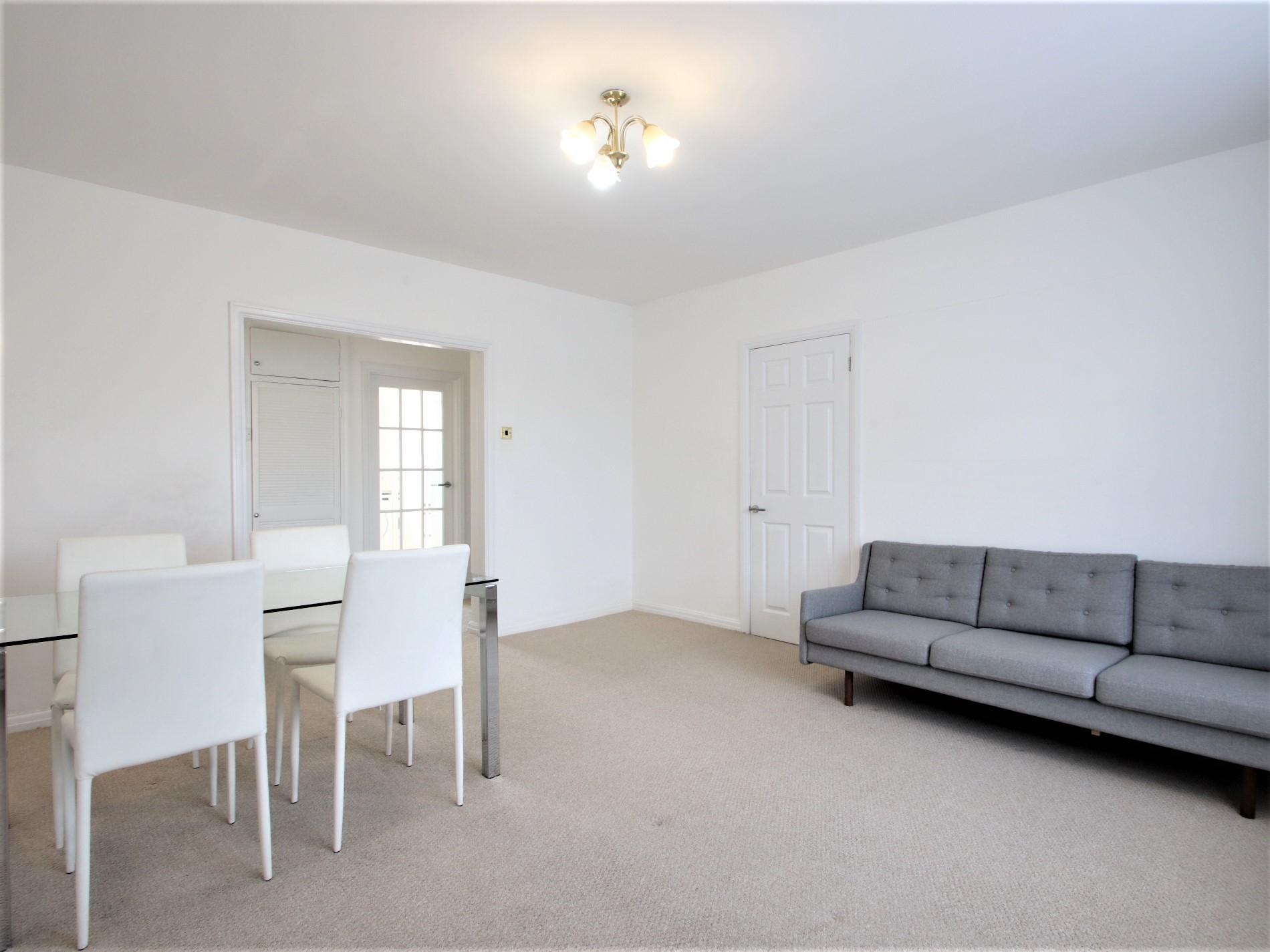 Walton Court, Fairfax Road